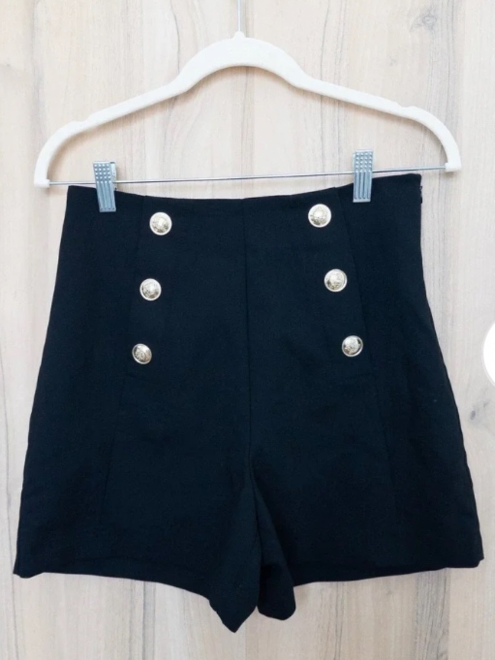 NWOT Zara Women's Small Olive Green High Waist Gold Button Shorts